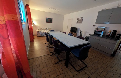 Tournon-sur-Rhone House | Tranquil Retreat: Pet-Friendly House with Lake View & Spa