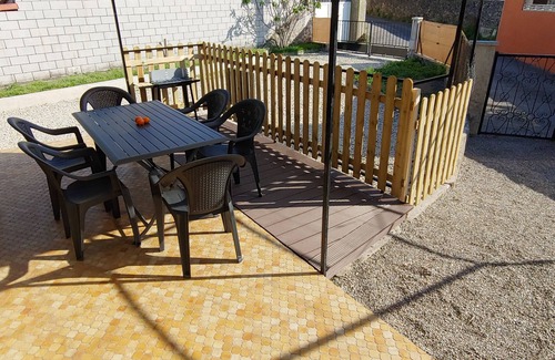 Tournon-sur-Rhone House | Tranquil Retreat: Pet-Friendly House with Lake View & Spa