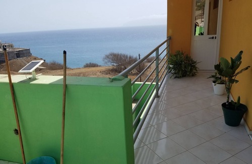 Sao Filipe House | Cozy Retreat: Quiet House with Pet and Child-Friendly Perks