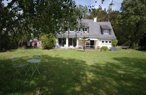 Locmariaquer House | Cozy Retreat for 8 Steps from the Beach with Kitchen Access