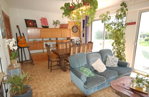 Locmariaquer House | Cozy Retreat for 8 Steps from the Beach with Kitchen Access