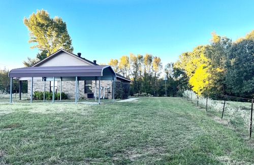 Mineola House | Tranquil Country Retreat - Pet Friendly & Ocean Views!