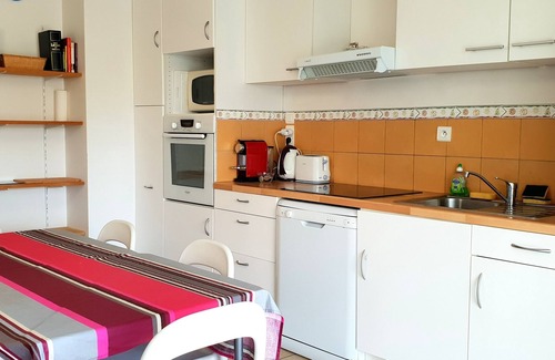 Capbreton House | Tranquil Getaway in the Golden Triangle, Steps from Everything