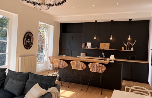 Centre Ville House | Peaceful Retreat with Garden in Town Center