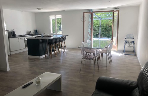 Beauvoisin House | Serene Retreat with Parking in Petite Camargue
