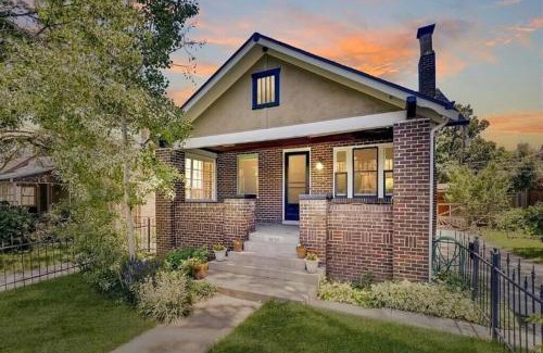 Hale House | Vintage Oasis - Family-Friendly Retreat Near Downtown & Parks