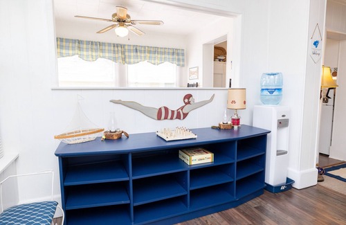 Lakeview Cottage | Tranquil Lake Escape in Nautical Cottage at Indian Lake