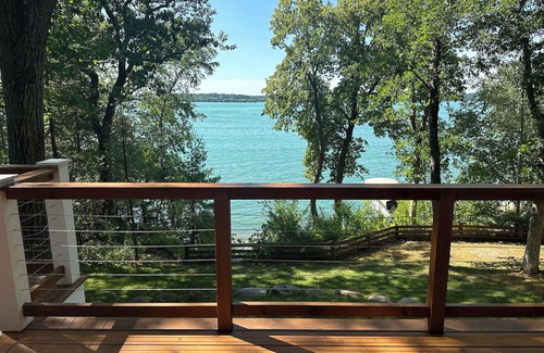 Markesan House | Serene Lakefront Retreat on Green Lake with Incredible Sunsets