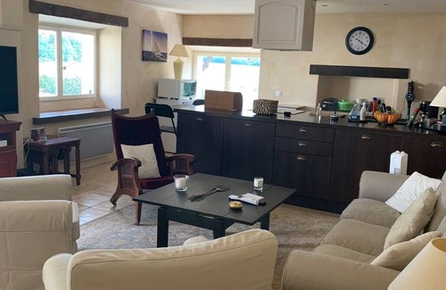 Savigny-Levescault House | Idyllic Retreat with Breathtaking Views & Family-Friendly Amenities