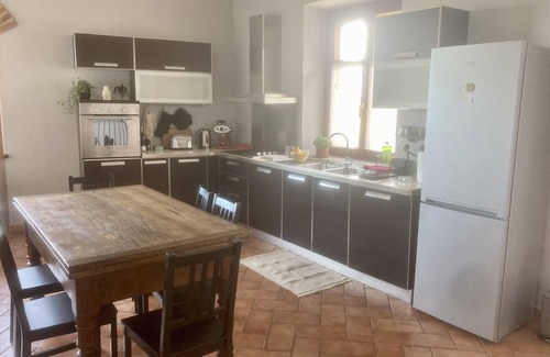 Monforte d'Alba House | Quaint House with Scenic Views in Village Center