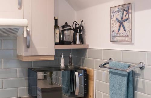 Eastbourne City Centre House | Serene Retreat in Eastbourne with Oceanfront Amenities