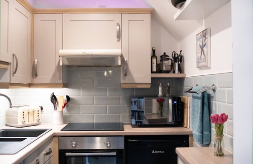 Eastbourne City Centre House | Serene Retreat in Eastbourne with Oceanfront Amenities