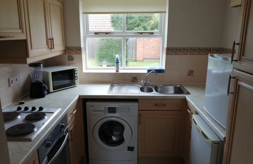 Wickford Apartment | Tranquil Retreat with Parking, Steps from the Station