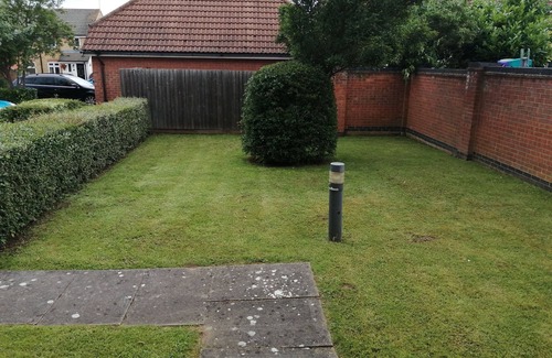 Wickford Apartment | Tranquil Retreat with Parking, Steps from the Station