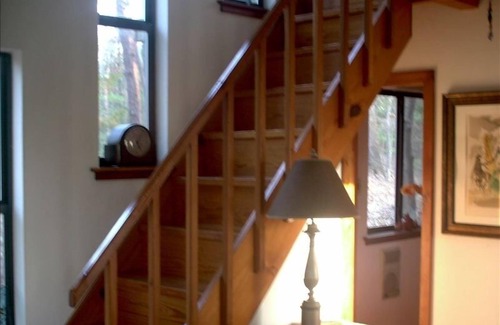 Chandler Cottage | Pet-Friendly Lofted Cabin Near Edom's Art Community