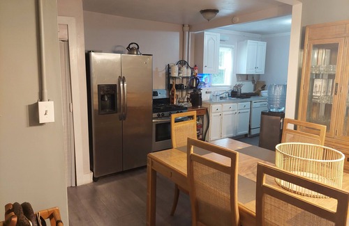 Inkster House | Quiet metro Detroit getaway