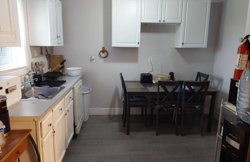 Inkster House | Quiet metro Detroit getaway