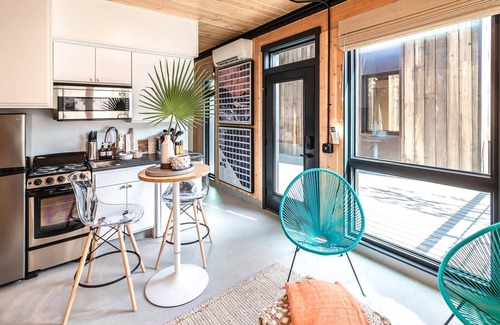 South Perry District Apartment | Tranquil Micro Studio - Eco & Pet-Friendly Retreat