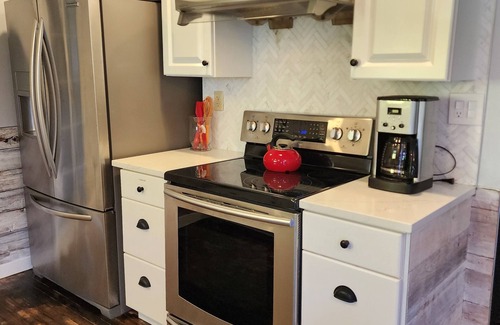SeaTac House | Burien Mid-Century Gem: 10/10 Rated Near Seattle Airport