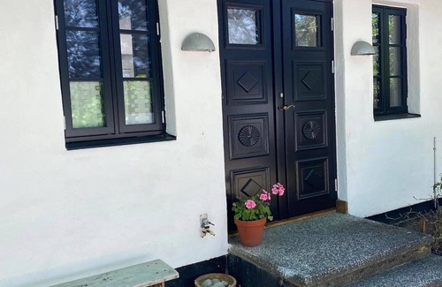 Borrby Cottage | Quiet, modern and beachfront accommodation for larger groups. Pets allowed.