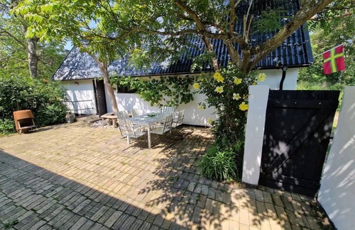 Borrby Cottage | Quiet, modern and beachfront accommodation for larger groups. Pets allowed.