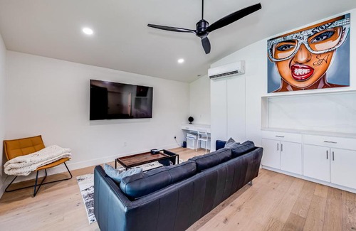 Juanita Y Olmo Frontier Place Villa | Modern Scottsdale Estate with Heated Pool & Guest Home