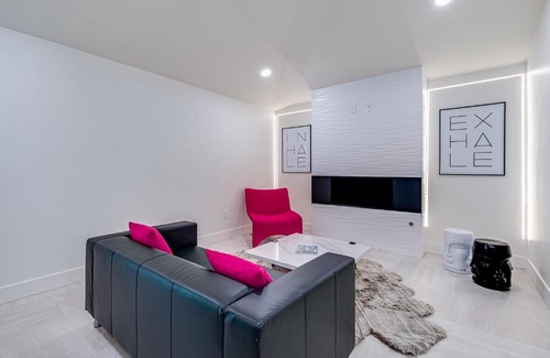 Juanita Y Olmo Frontier Place Villa | Modern Scottsdale Estate with Heated Pool & Guest Home