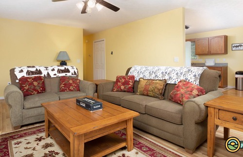 Mount Jackson Cabin | Serene Mountain Retreat with Hot Tub & Pool at Bryce Resort