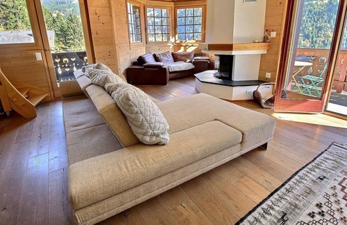 Champery Apartment | Quiet, near the village and the free shuttle stop for the cableway, 3 bedrooms, wifi and parking spa