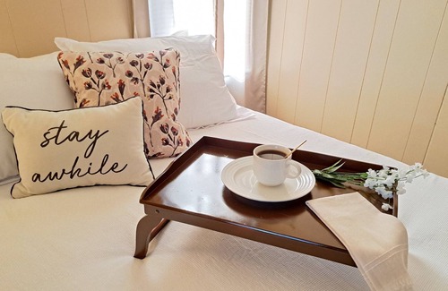 Springview House | Quiet Neighborhood, 40 min to Smith Falls State Park (Dog Friendly!)
