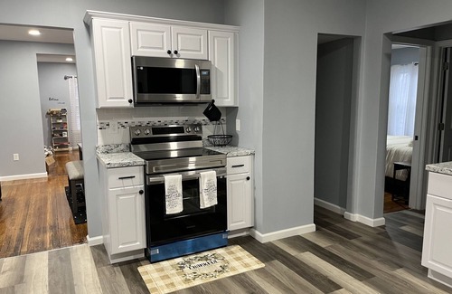 East Longmeadow House | Cozy 5BR Retreat near Big E, Mass Mutual & Six Flags