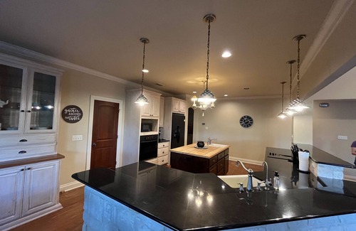 Boerne House | Tranquil Oaks Hill Country Retreat with Hot Tub & Kitchen