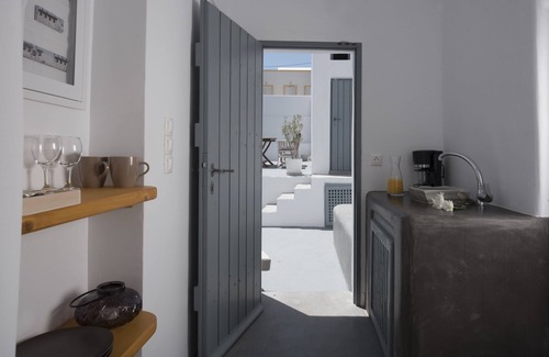 Fira Villa | Central Fira Retreat with Pool and Spa – 10/10 Guest Rated
