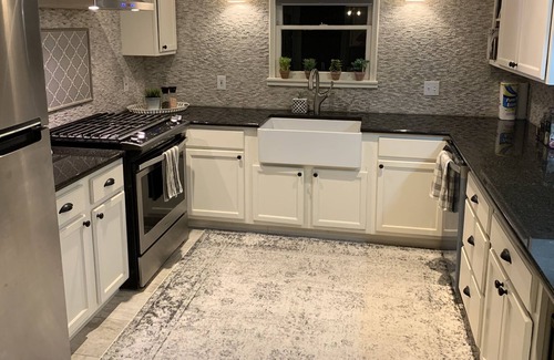 Mountainview House | Quiet peaceful 2600sf remodeled 3/2 with 3 living areas, trees and huge porch.