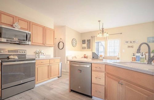 Marydel House | Serene 4 Bedroom Retreat with Lake View & Pet-Friendly Amenities