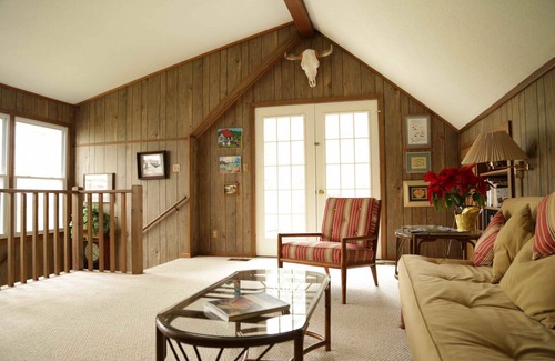 Greensboro House | Idyllic Carriage House Retreat in Alabama's Treasure Forest