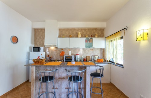 Estoi House | Tranquil A1 Rental with Oceanfront Views & Pool Access