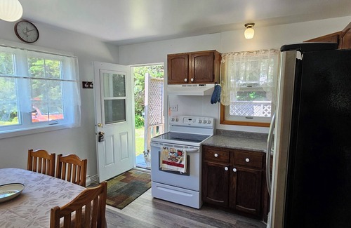 Chester House | Tranquil Country Home with Pool and Ocean View Amenities