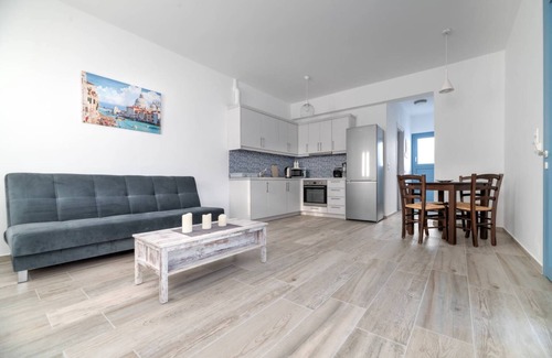 Kamilari House | Serene Retreat for Romantic Getaways with Ocean Views