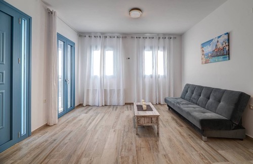 Kamilari House | Serene Retreat for Romantic Getaways with Ocean Views