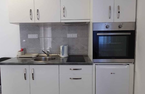 Inija Apartment | Tranquil City Center Retreat Ideal for Family Stays