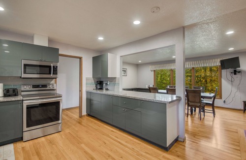 West Haven-Sylvan House | Tranquil Retreat in the Park - Family and Pet Friendly