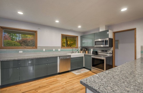 West Haven-Sylvan House | Tranquil Retreat in the Park - Family and Pet Friendly