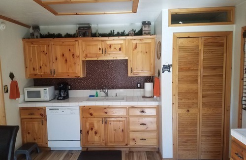 Big Bear City Cabin | Cozy Cabin Getaway with Lake View & Spa - Guest Rated 9.8