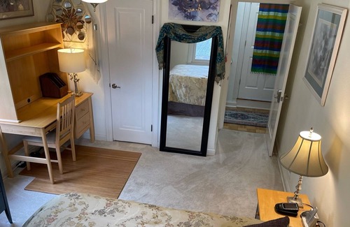 Cedar Falls Bed & Breakfast | Quiet Private Room - Long Term Renters Welcome -