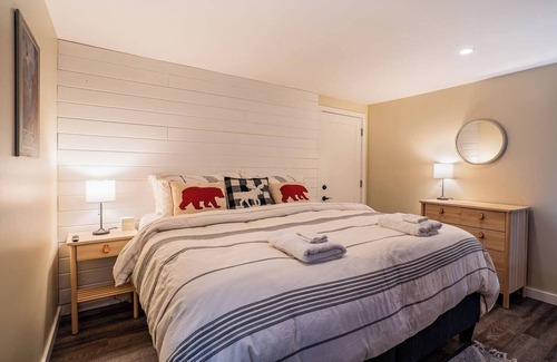 Revelstoke Bed & Breakfast | Tranquil Getaway in Peaceful Arrow Heights with Spa Access