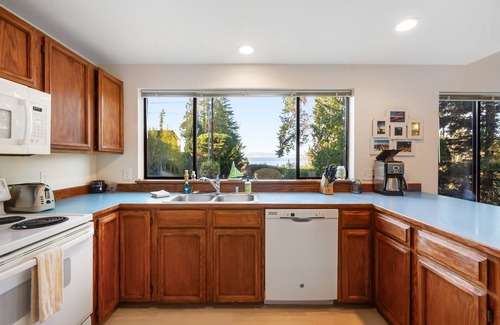 The Bowl of Edmonds House | Idyllic Puget Sound Retreat with Fireplace & Ocean Views
