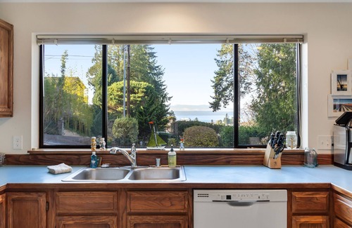 The Bowl of Edmonds House | Idyllic Puget Sound Retreat with Fireplace & Ocean Views