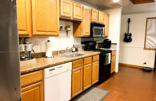 Olympic Hills House | Cozy Retreat: Quiet Rambler Near Hospitals with Kitchen
