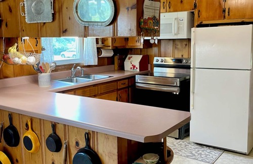 Jasper House | Serene Rural Retreat with Ocean Views and Family Amenities